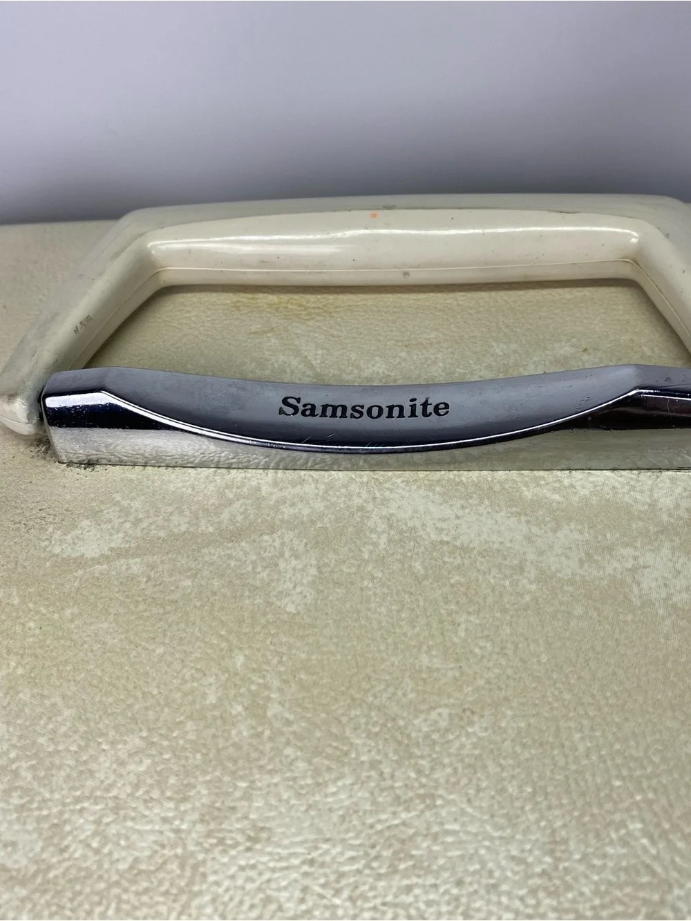 Vintage Samsonite Silhouette White Train Case Makeup Luggage Tray & Mirror